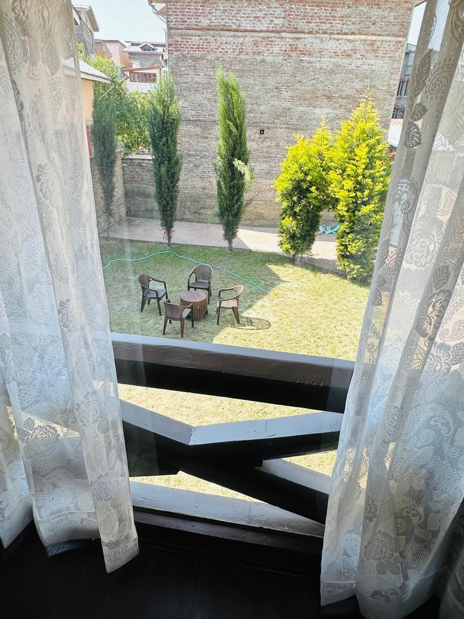 The Chinar Retreat Hut Hotel Srinagar  Ngoại thất bức ảnh